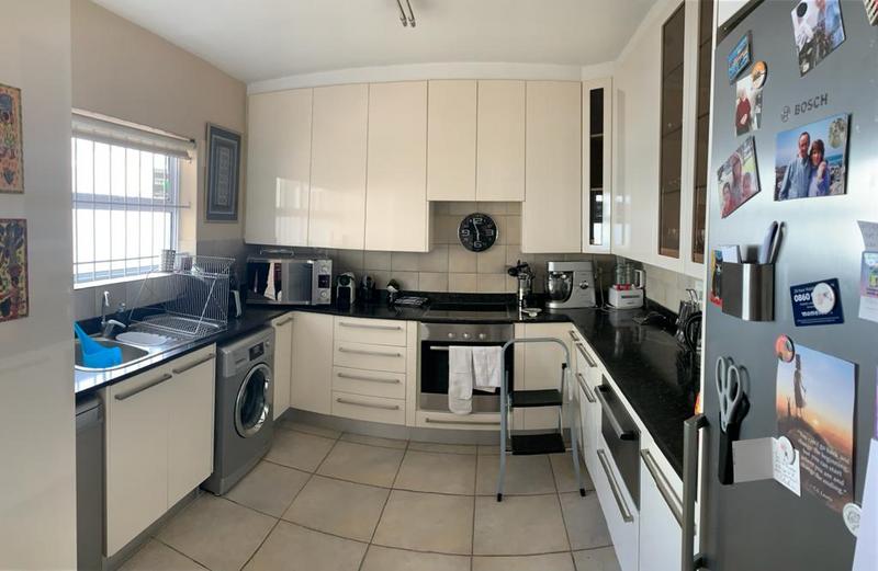 2 Bedroom Property for Sale in Sea Point Western Cape